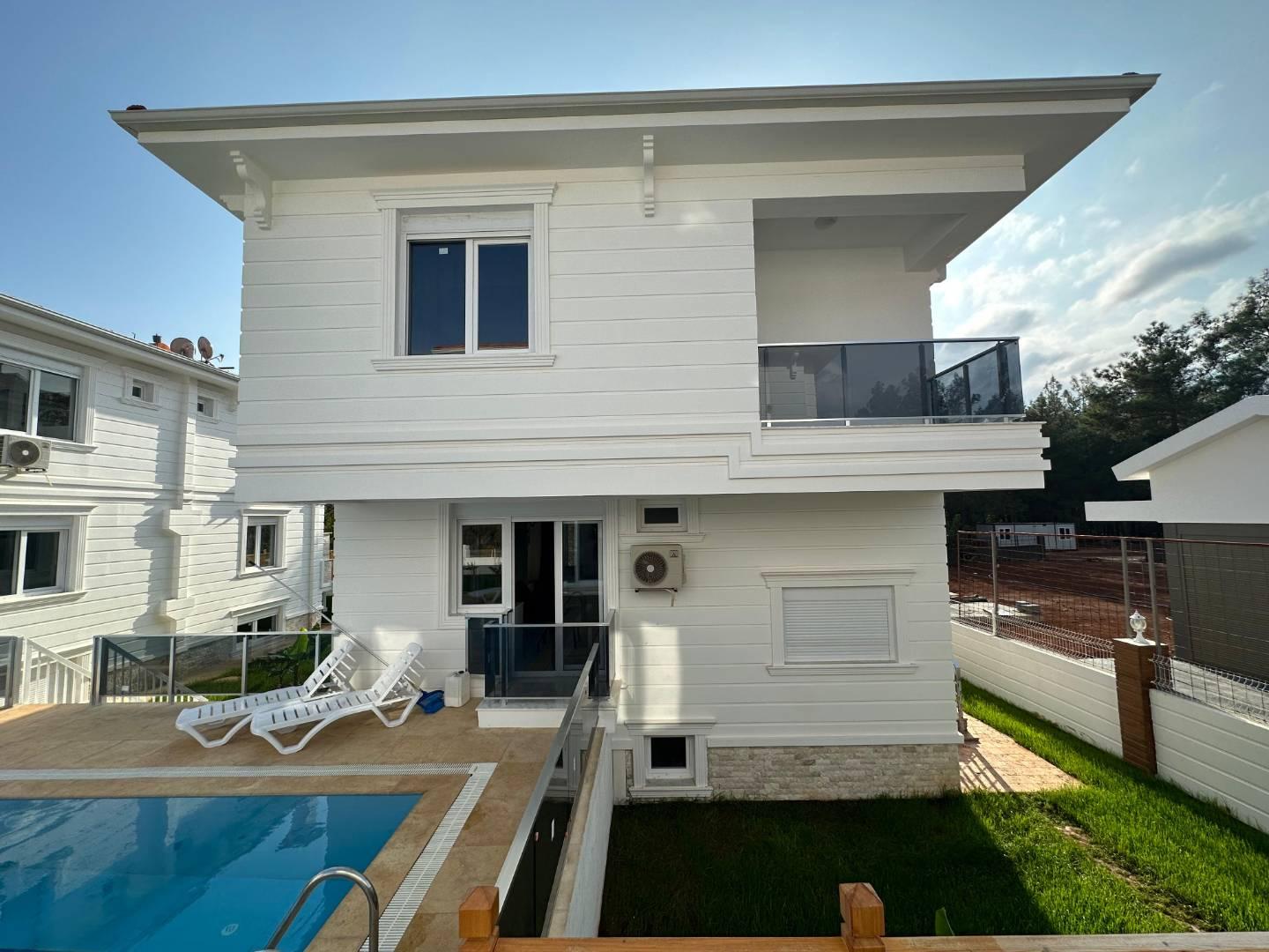 Döşemaltı Nebiler'de Sakin Konumda, Ortak Havuzlu, Kiralık Villa-42441