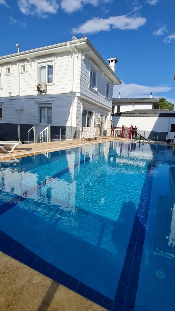 Antalya Döşemaltı'nda Sakin Konumda, Ortak Havuzlu, Kiralık Villa