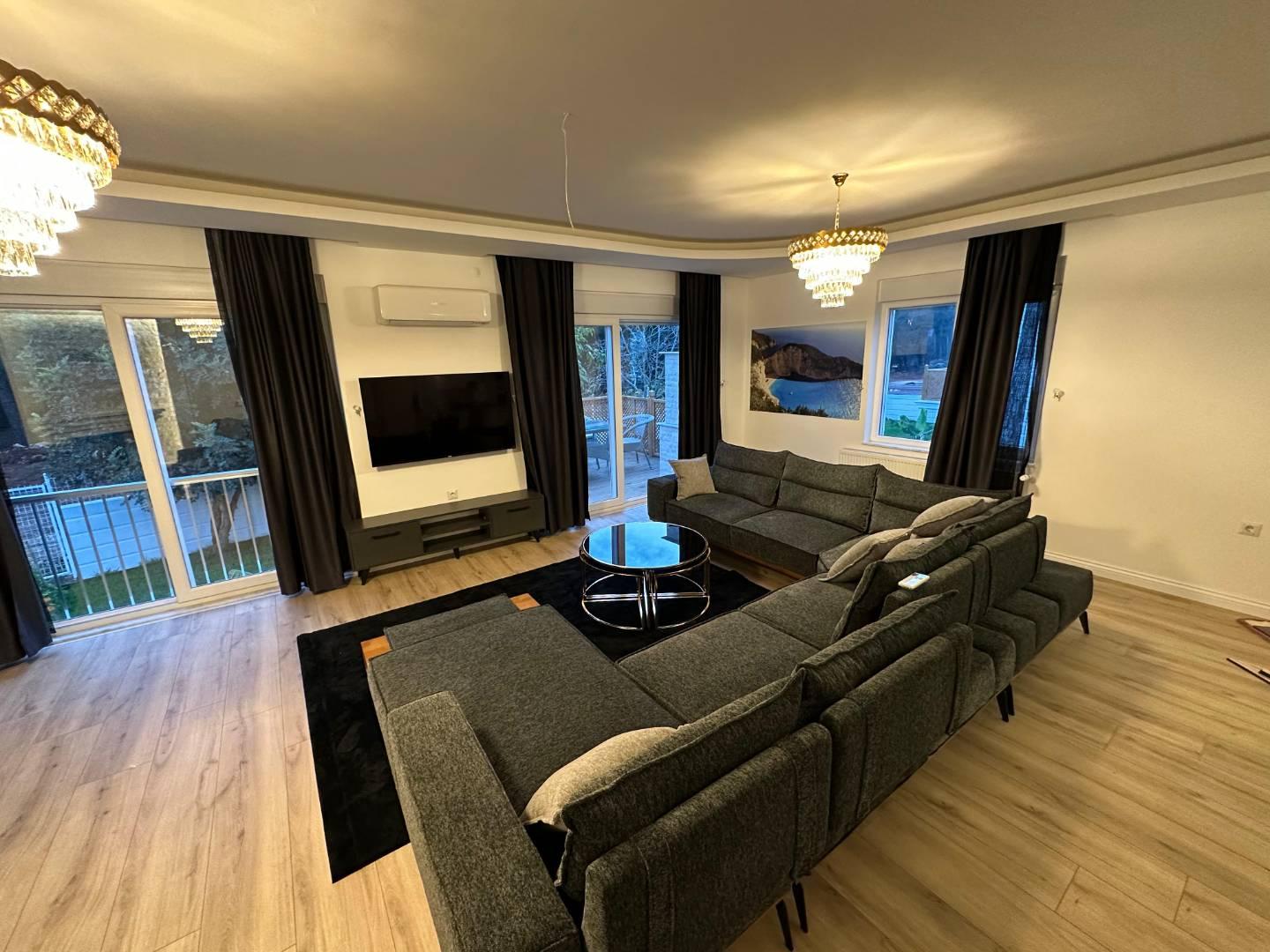 Döşemaltı Nebiler'de Sakin Konumda, Ortak Havuzlu, Kiralık Villa-42441