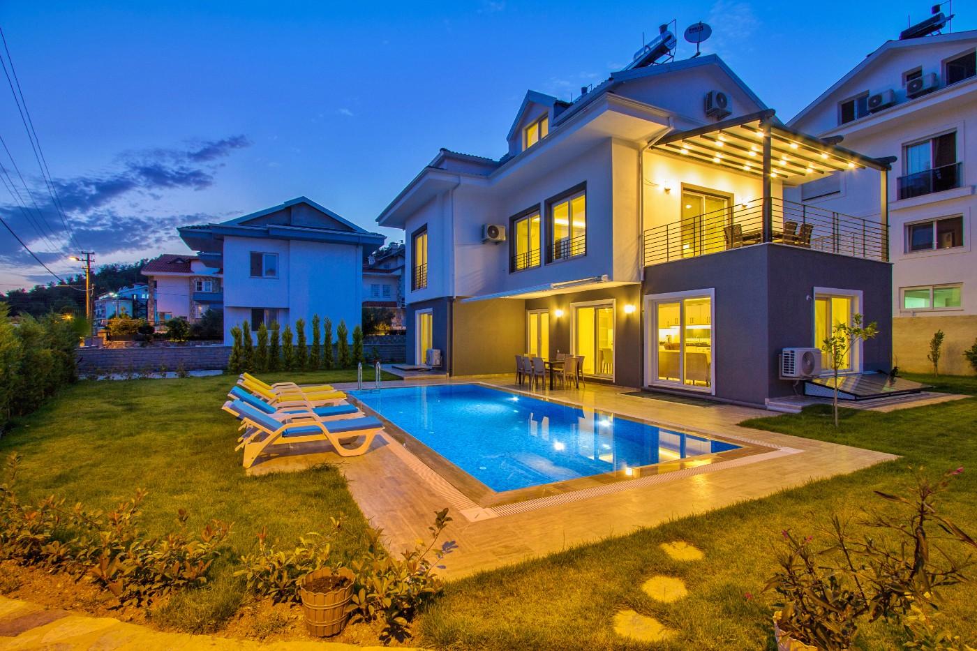 Fethiye Foça'da Büyük Bahçe İçerisinde, Özel Havuzlu, Kiralık Villa-17013