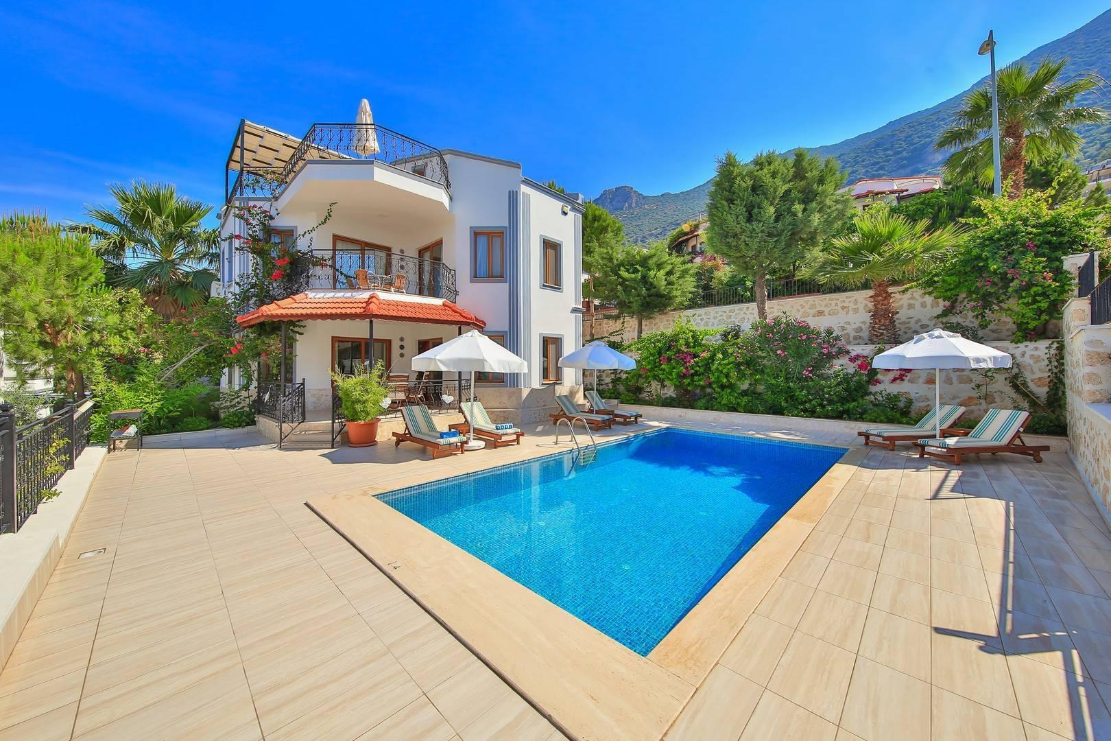 Kaş Kalkan'da Geniş Havuz Terasına Sahip, Özel Havuzlu, Geniş Villa-31745