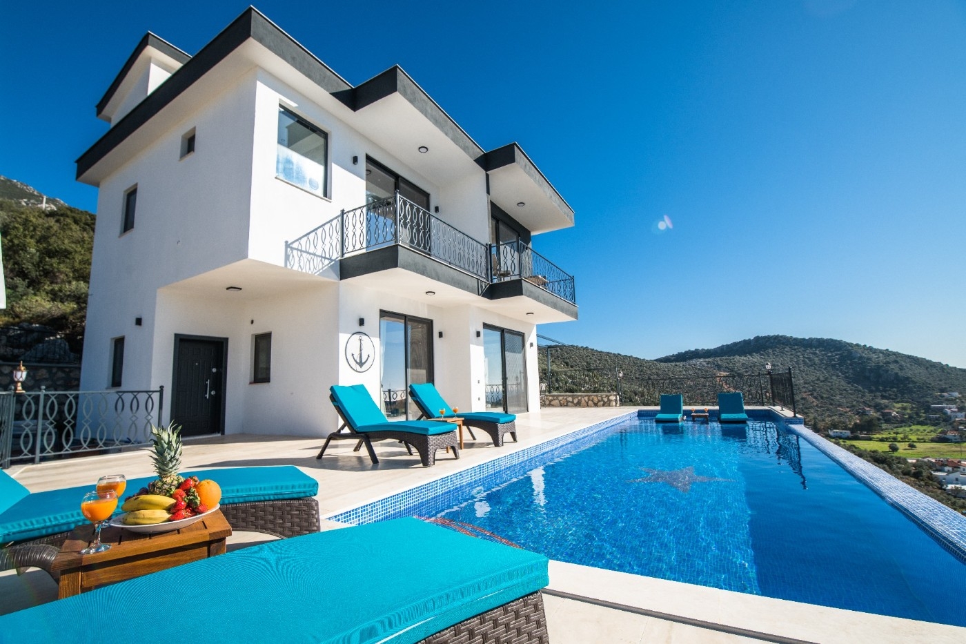Kalkan Ulugöl'de Doğa ve Deniz Manzaralı, Özel Havuzlu, Lüks Villa