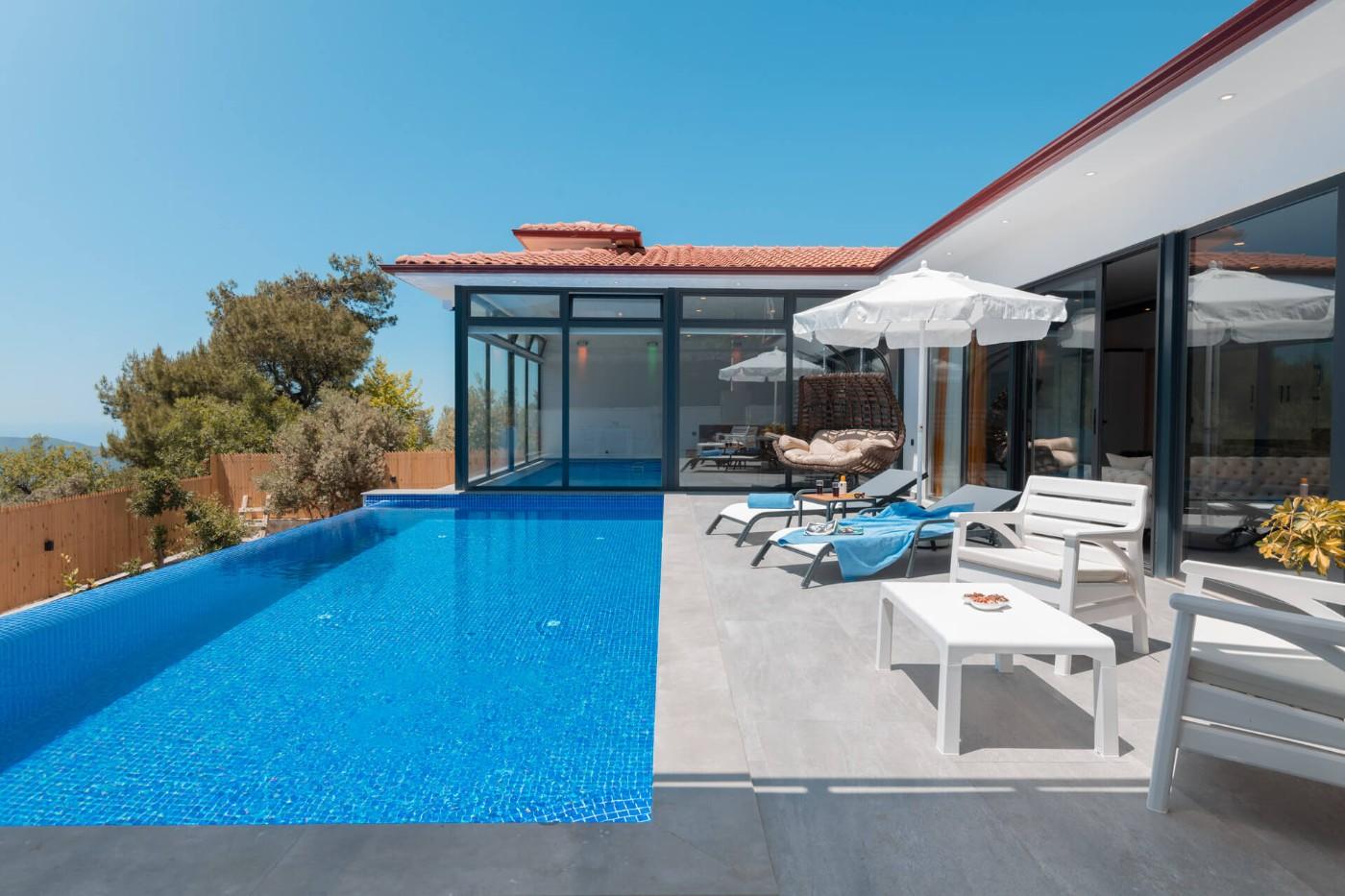 Kaş İslamlar'da Huzurlu Doğada, Açık ve Kapalı Havuzlu, Kiralık Villa-21217