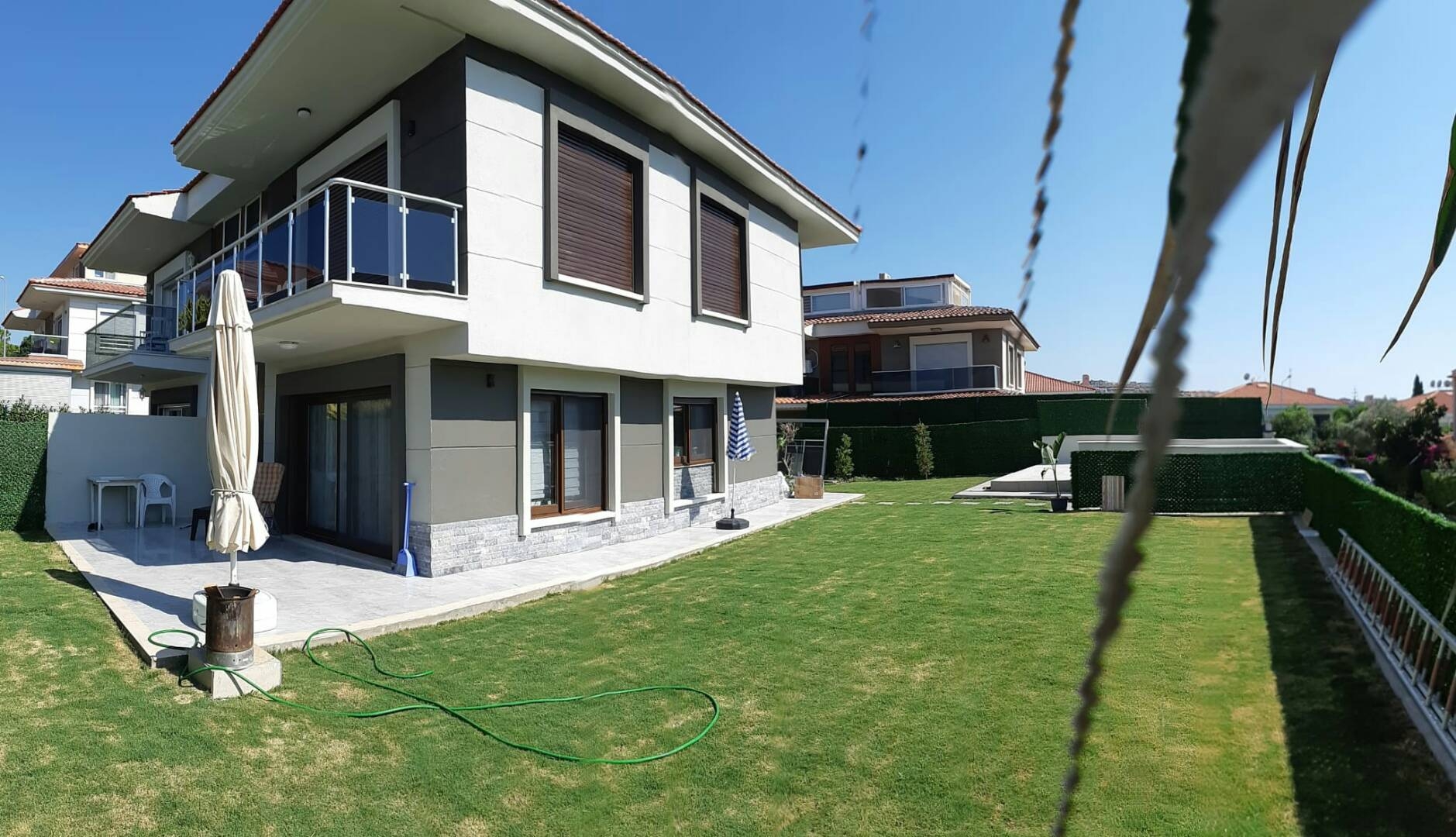 İzmir Çeşme'de Denize Yakın Konumda, Modern Tasarımlı, Kiralık Villa