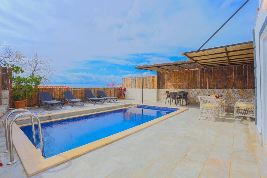 Kaş Gökseki'de Doğa Manzaralı, Elverişli Konumda, Kiralık Villa