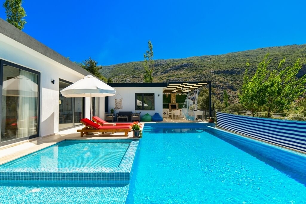 Kaş İslamlar'da Doğa İle İç İçe, Özel Havuzlu, Jakuzili Villa