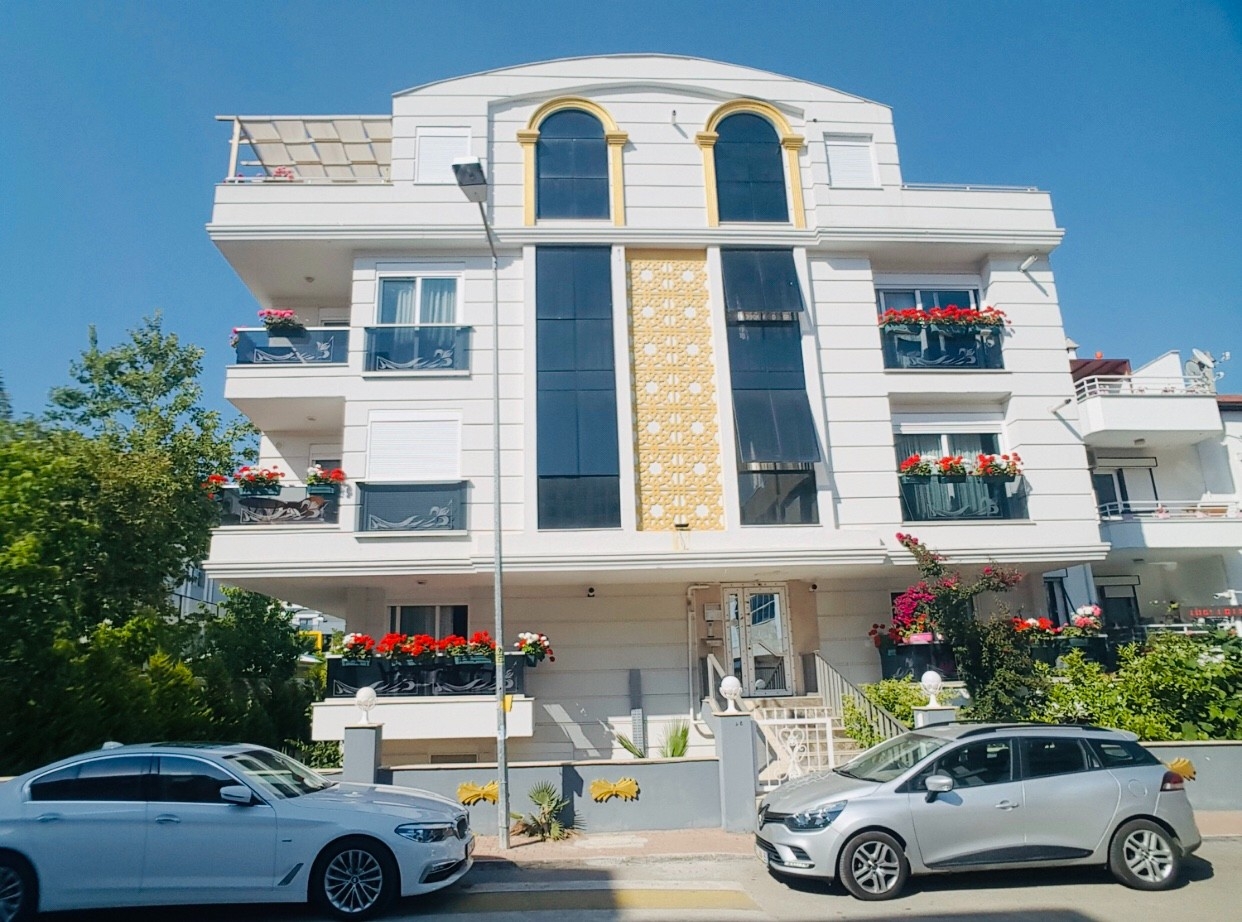 Antalya Konyaaltı'nda Plaja 150 Metre Mesafede, Bahçeli, Dubleks Suit