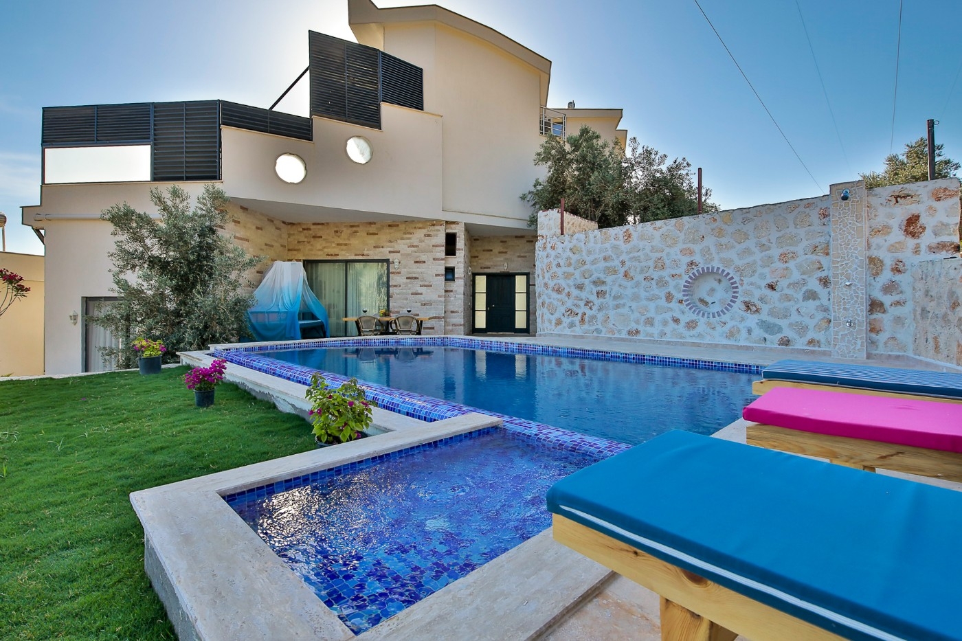 Kaş İslamlar'da Manzarası Denize Açılan, Özel Havuzlu, Lüks Villa