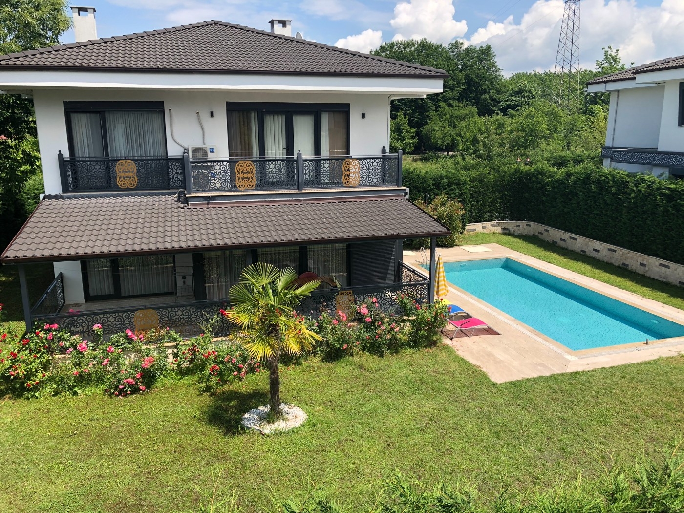Sapanca Kırkpınar'da Muhteşem Bahçeye Sahip, Özel Havuzlu, Geniş Villa