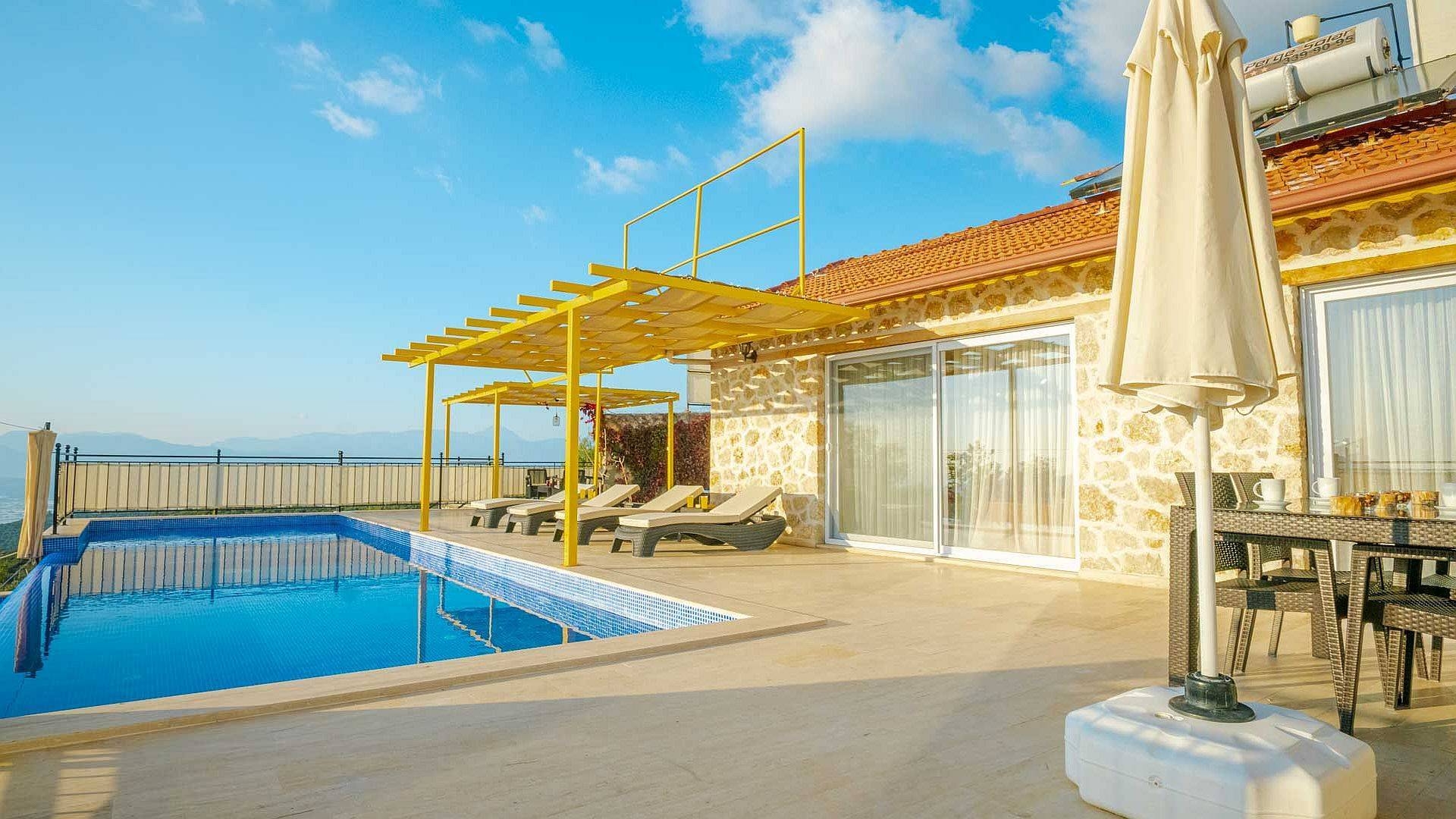 Kaş İslamlar'da Doğanın Kalbinde, Özel Havuzlu, Konforlu Villa
