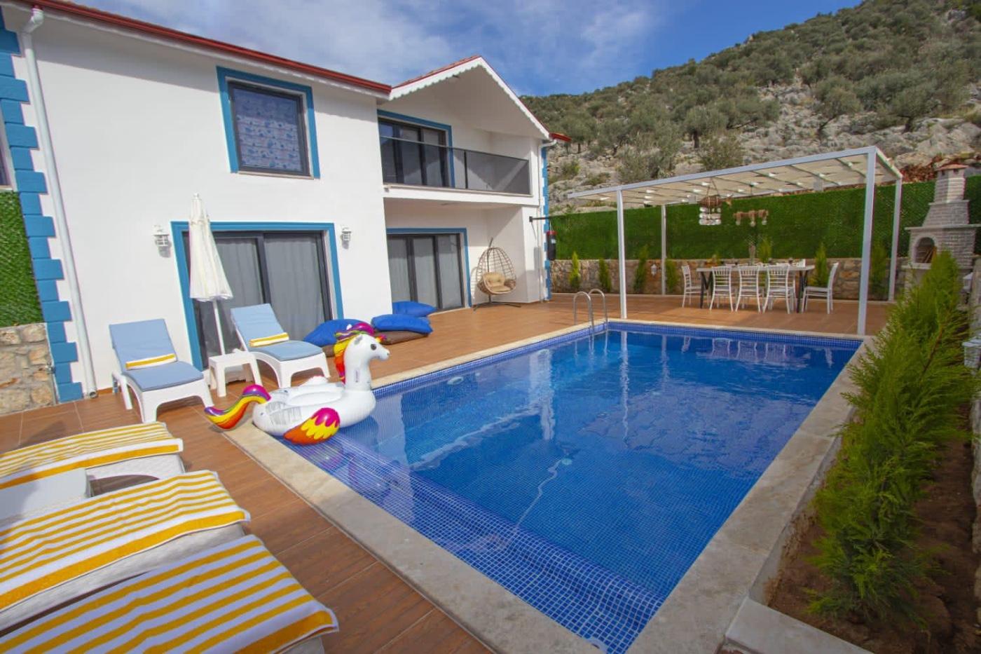 Kaş Bezirgan'da Geniş Ailelere Uygun, Özel Havuzlu, Kiralık Villa-19638