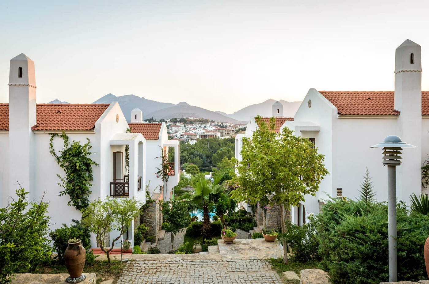 Muğla Datça'da Özgün Mimarili, Ortak Havuza Sahip, Kiralık Suit