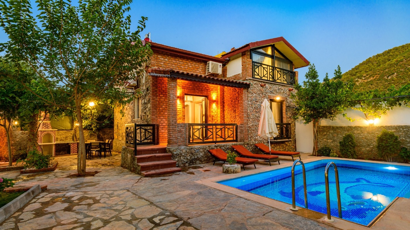 Fethiye Kayaköy'de Tarihi Rum Evleri Manzaralı, Bahçeli Villa