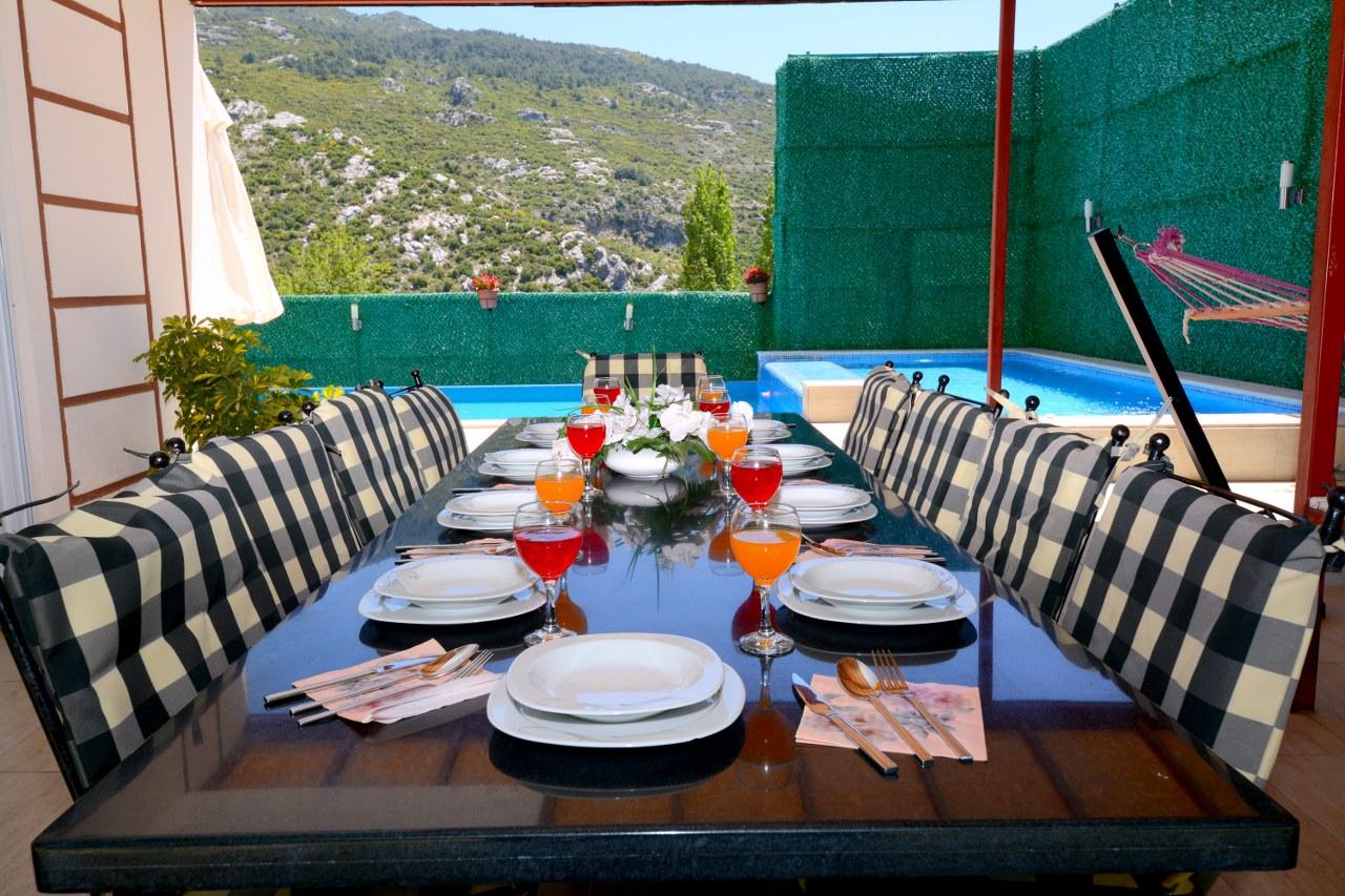 Kaş İslamlar'da Geniş Alanlara Sahip, Özel Havuzlu, Bahçeli Villa-24121