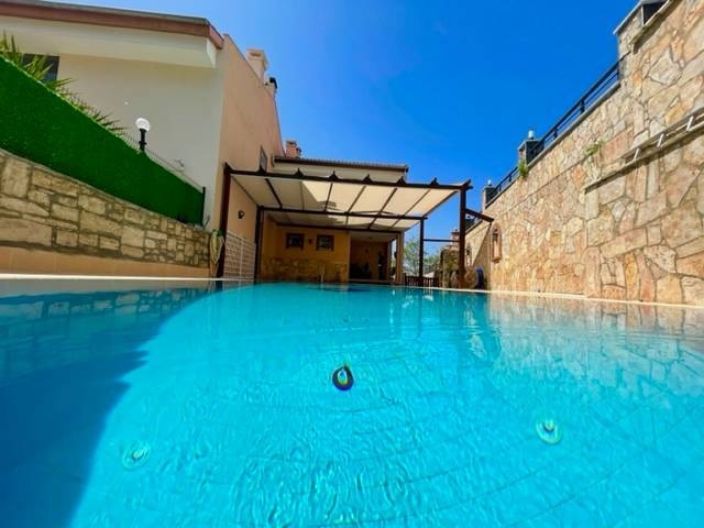 Aydın Kuşadası'nda Plaja Yakın Konumda, Özel Havuzlu, Kiralık Villa