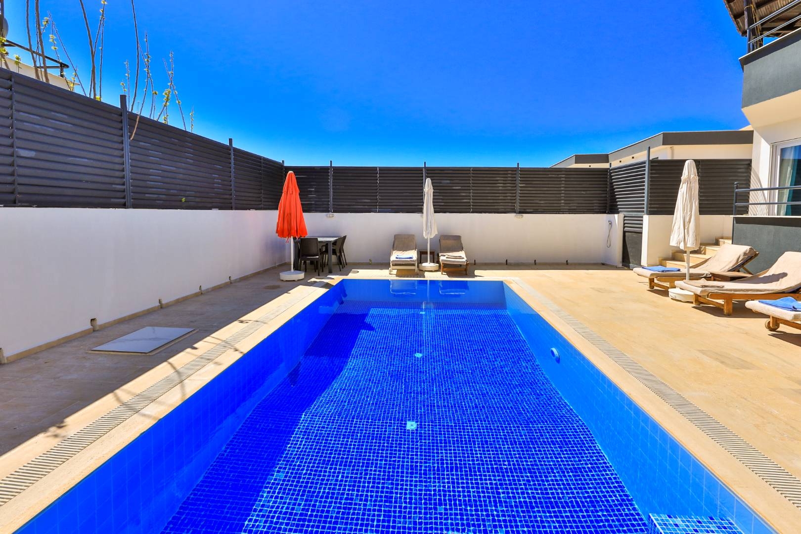 Kaş İslamlar'da Deniz Manzaralı, Özel Havuzlu, Ekonomik Villa