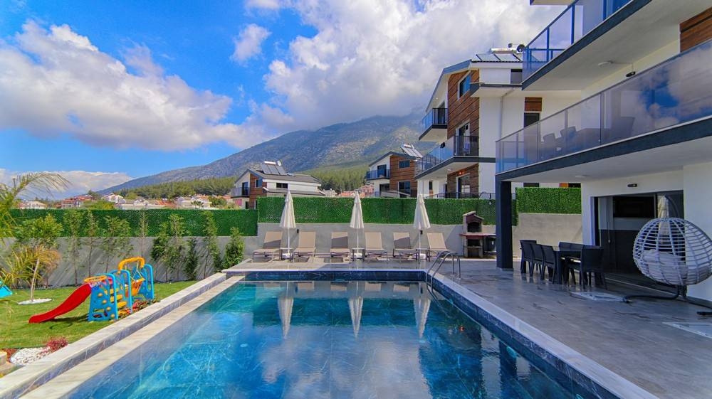Fethiye Ölüdeniz'de Şık Tasarıma Sahip, Isıtmalı Havuzlu, Modern Villa