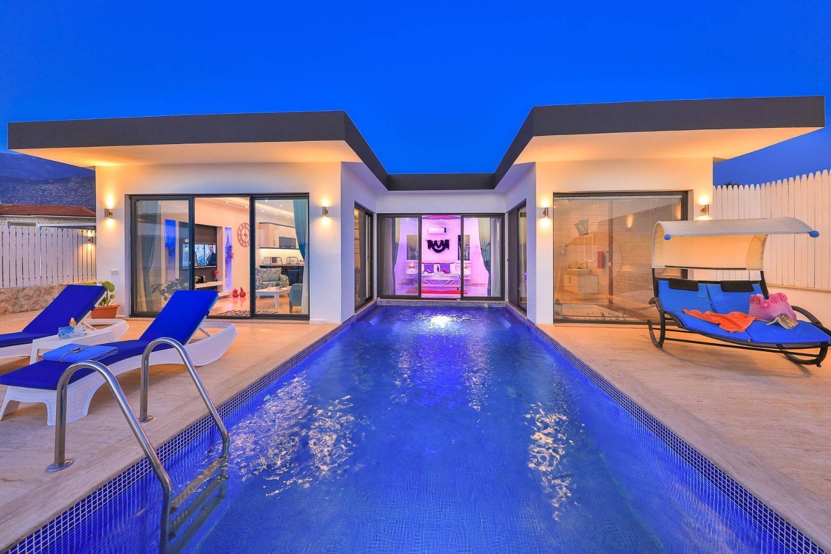 Kaş Üzümlü'de Doğa İçerisinde, Özel Havuzlu, Jakuzili, Balayı Villası