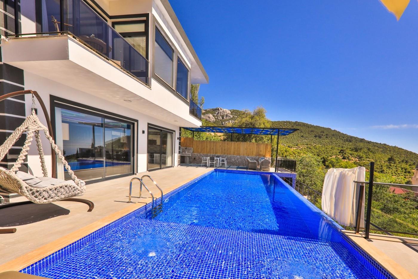Kaş Sarıbelen'de Doğa ve Deniz Manzaralı, Özel Havuzlu, Jakuzili Villa-16701