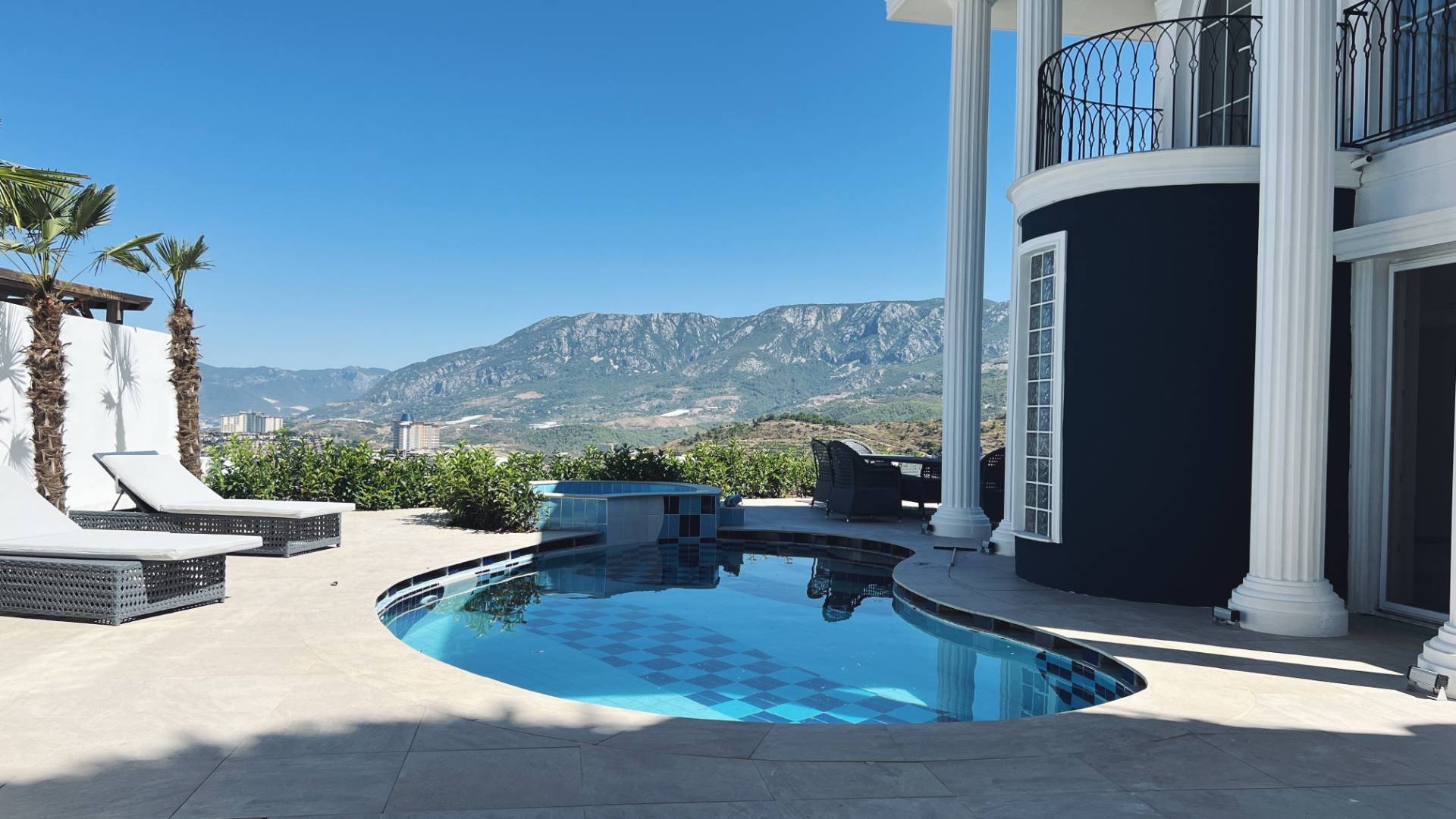 Alanya Kargıcak'ta Deniz Manzaralı, Özel Havuzlu, Jakuzili, Lüks Villa