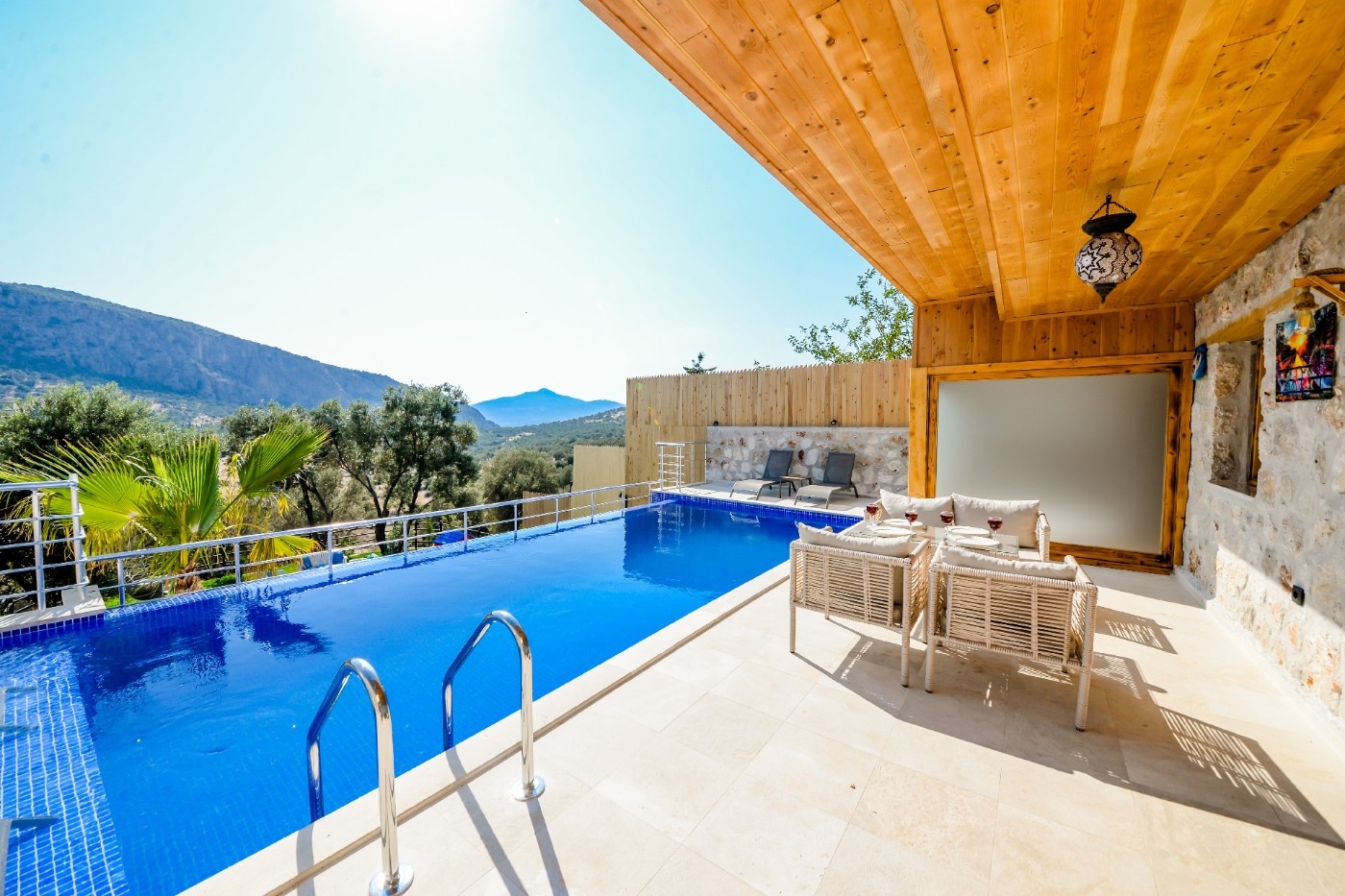Kaş Bezirgan'da Çocuk Oyun Alanlı, Özel Havuzlu, Bahçeli Villa
