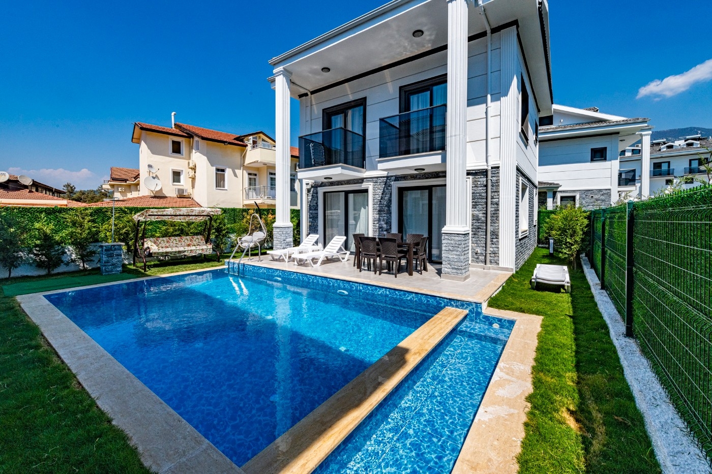 Fethiye Ölüdeniz'de Plaja Yakın, Özel Havuzlu, Konforlu Villa
