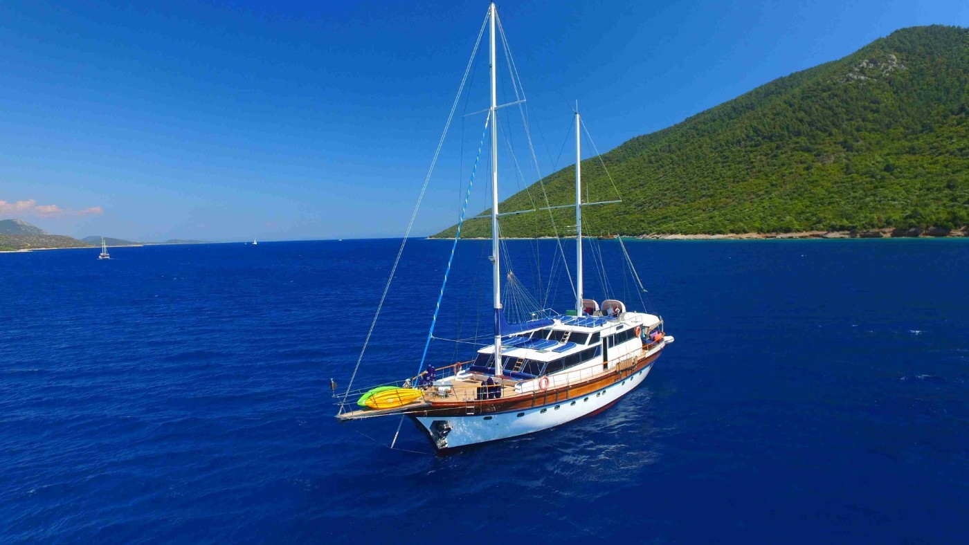 Bodrum'da Mavi Yolculuğunuza Eşlikçi, Üst Standart, 12 Kişilik Gulet