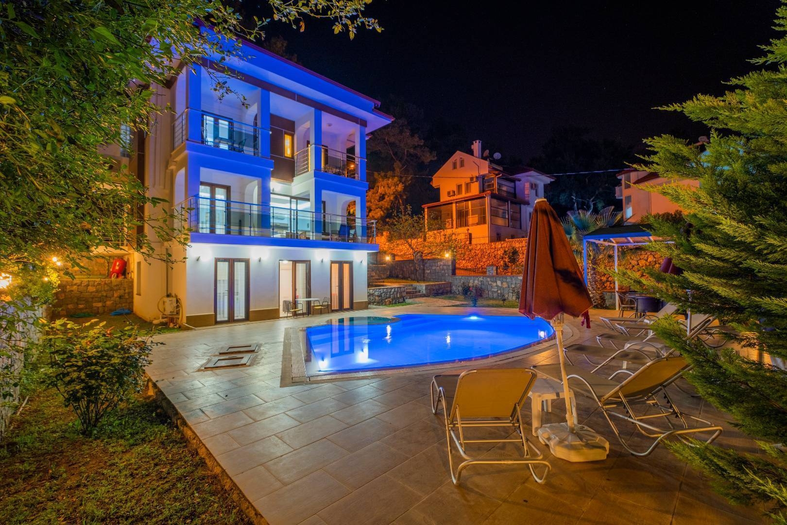 Fethiye'de Kalabalık Ailelere Uygun, Özel Havuzlu, Şömineli Villa