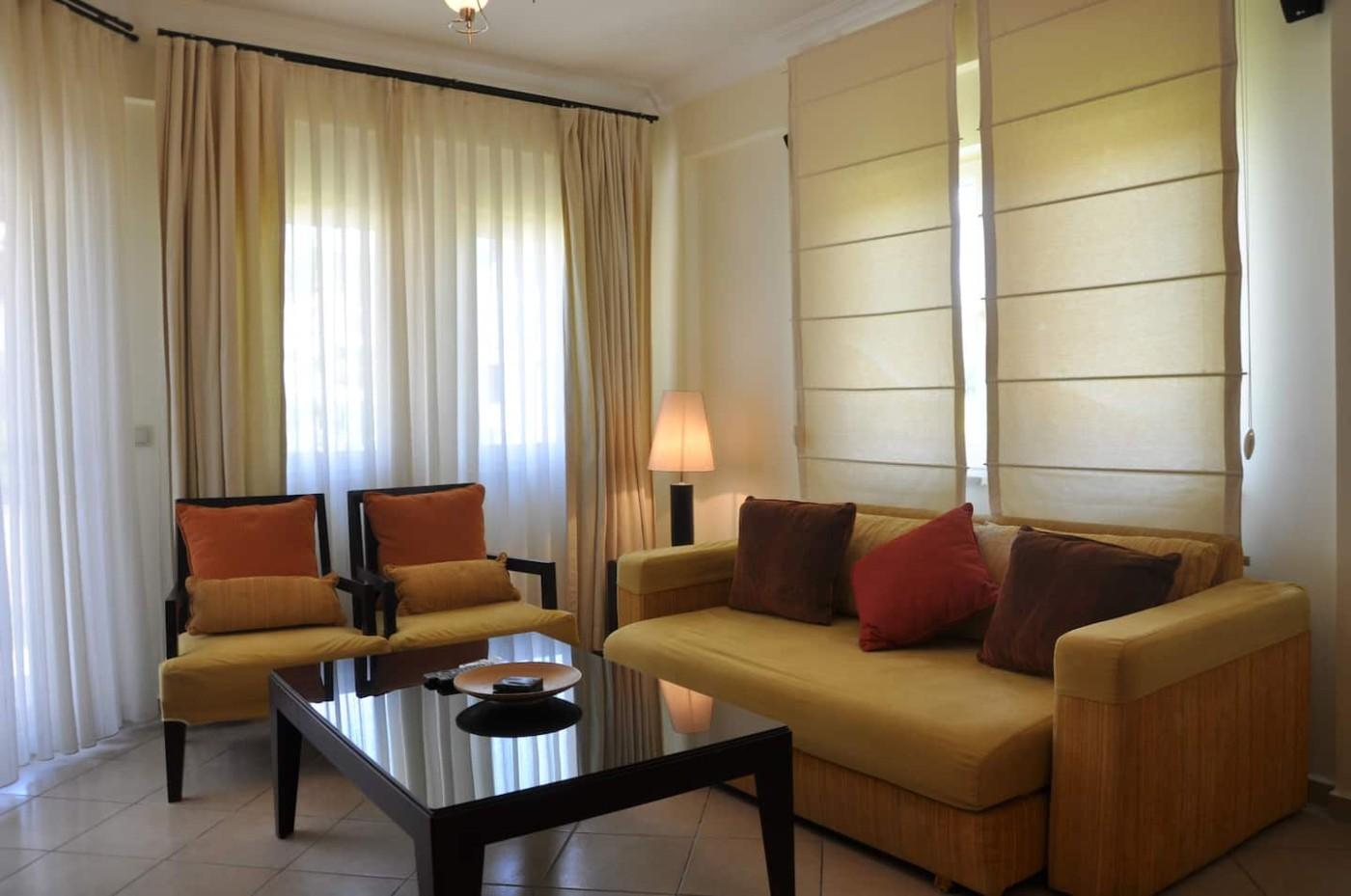 Didim Akbük'te Özel Plajlı Tesis İçerisinde, 3+1, Bahçeli Villa-23292