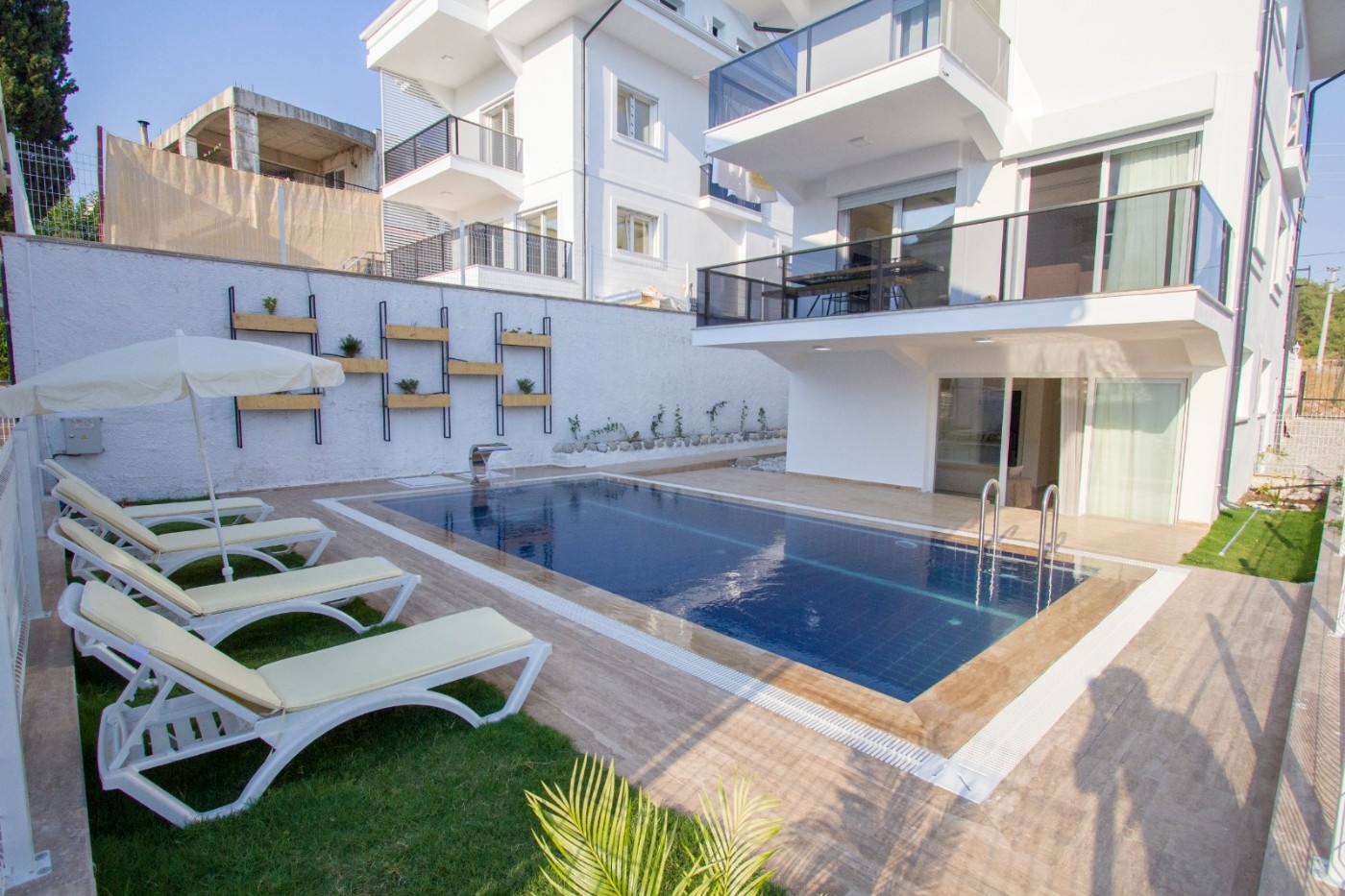 Fethiye Çalış'ta Lüks Tasarımlı, Özel Havuzlu, 8 Kişilik Villa