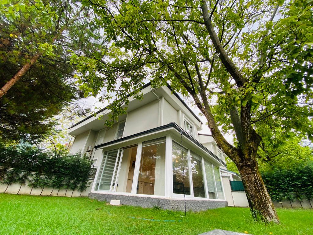 Sapanca Kırkpınar'da Geniş Bahçeli, Doğa İçerisinde, Konforlu Villa-24735