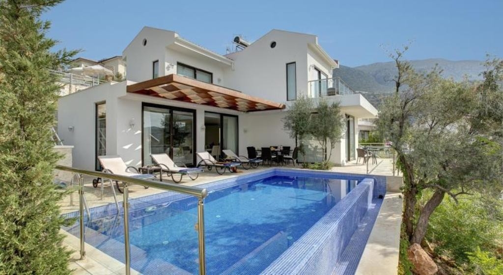 Kalkan'da Merkeze Yürüyüş Mesafesinde, Özel Havuzlu, Göz Alıcı Villa