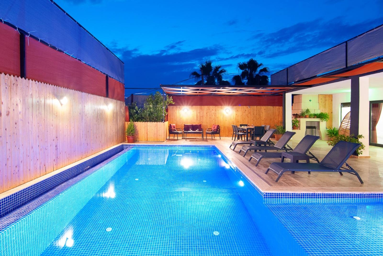 Kaş Yeşilköy'de Enfes Doğada, Özel Havuzlu, Jakuzili, Kiralık Villa