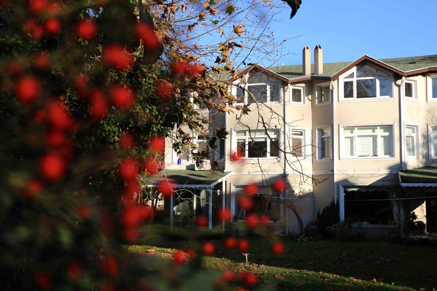 Sapanca Çayiçi'nde Geniş Bahçeli, Şömineli, Merkezi Konumda Villa-19603