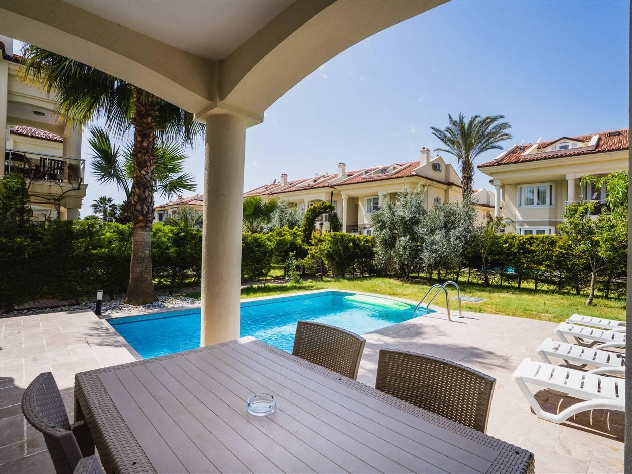 Muğla Fethiye'de 10 Kişilik, Özel ve Ortak Havuzlu, Kiralık Villa-29578