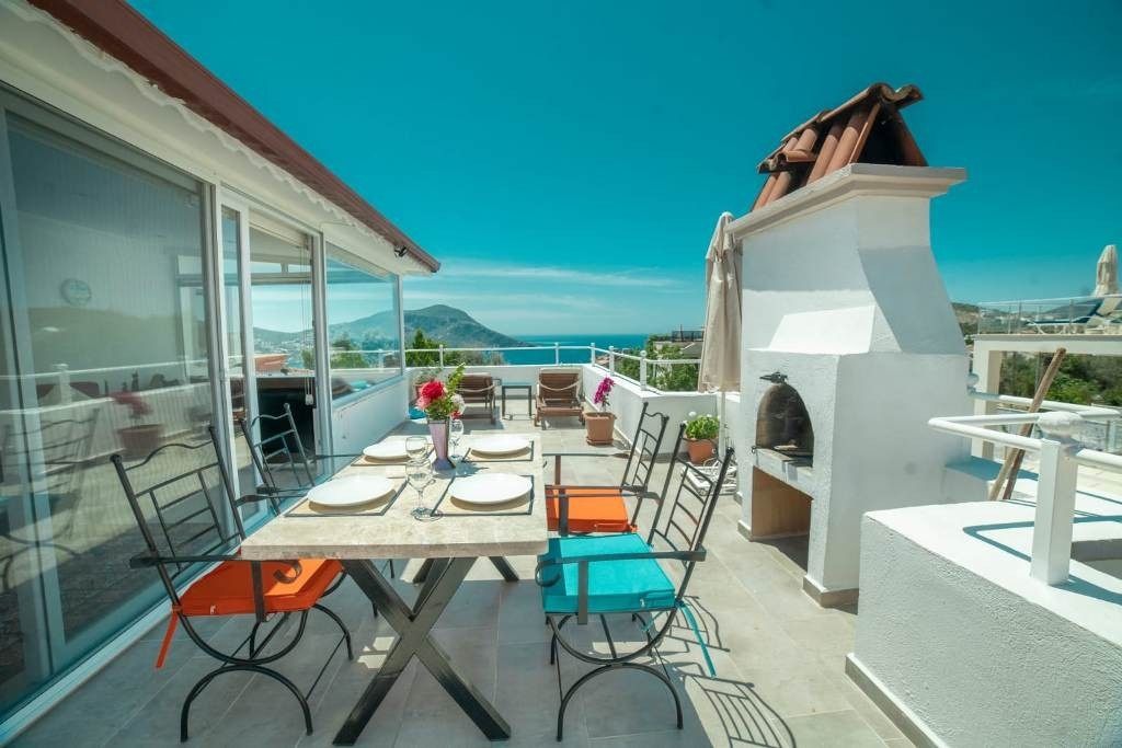 Kaş Kalkan'da Merkeze ve Denize Yakın, Jakuzili, 2 Kişilik Suit