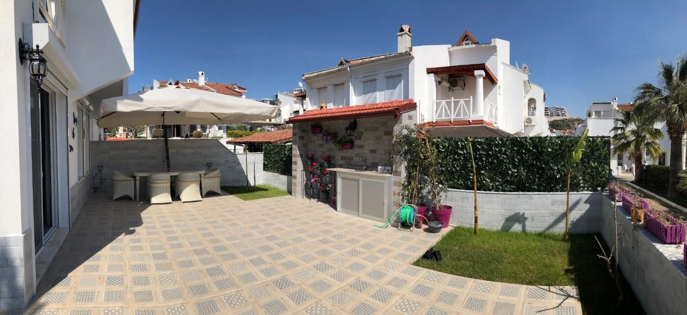 Kuşadası Kadınlar Denizi'nde Site İçinde, Ortak Havuzlu, Şık Villa-20048