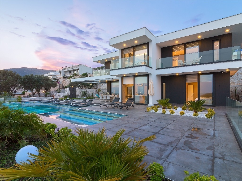 Kaş Kalkan'da Muhteşem Deniz Manzaralı, Sonsuzluk Havuzlu, Lüks Villa