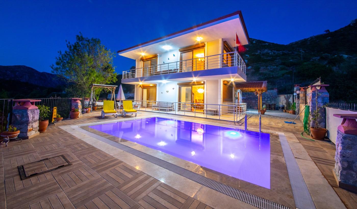 Marmaris Söğüt'te Deniz ve Doğa Manzaralı, Özel Havuzlu, Lüks Villa-17579