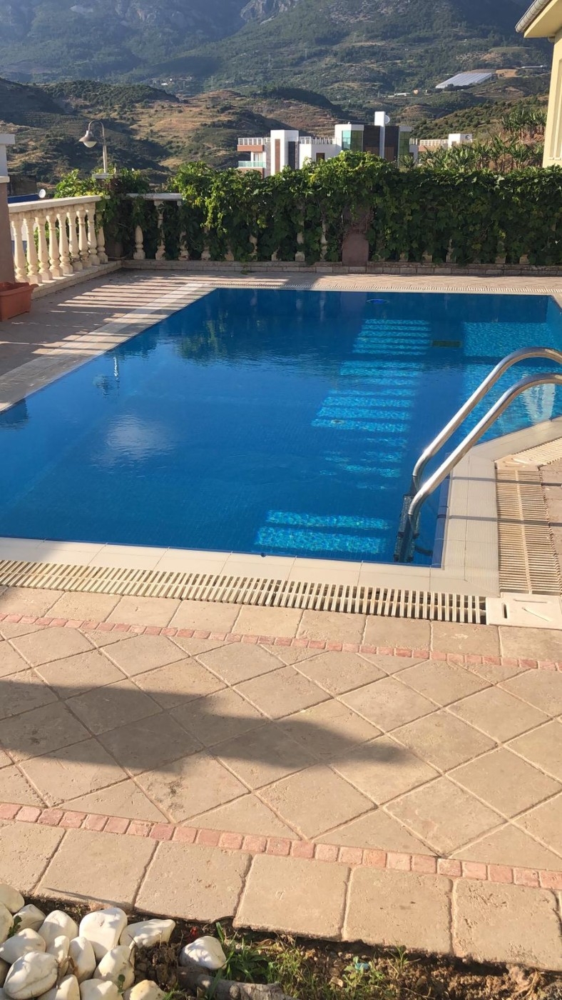 Alanya'da Tesis İçerisinde, Özel Havuzlu, Lüks Villa