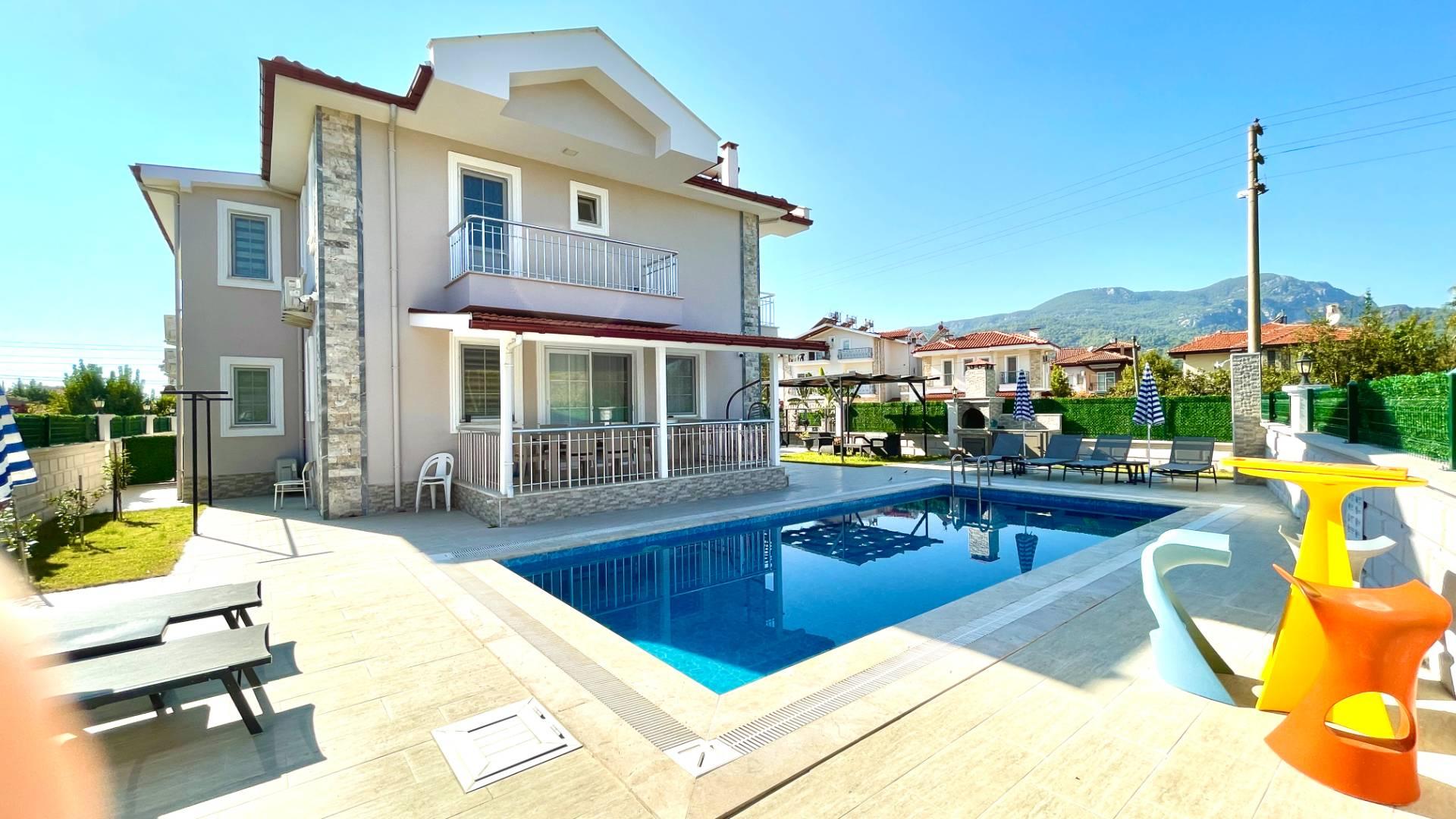 Muğla Dalyan'da Modern Mimarili, Geniş Havuzlu, Tatil Villası-30640