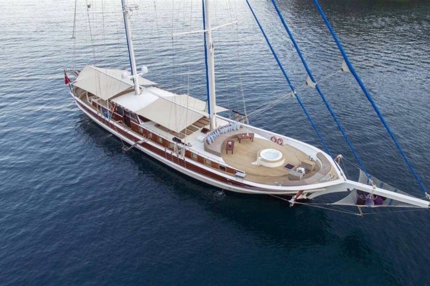 Fethiye'de Eşsiz Mavi Yolculukta Size Eşlik Edecek, Jakuzili Gulet