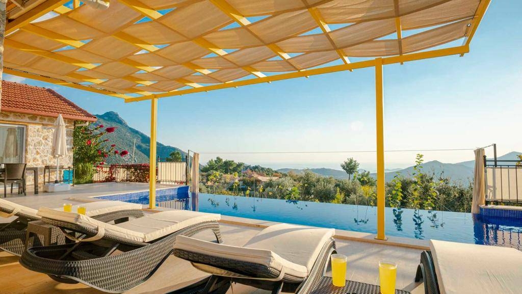 Kaş İslamlar'da Otantik Tasarımlı, Özel Havuzlu, 4 Kişilik, Taş Villa