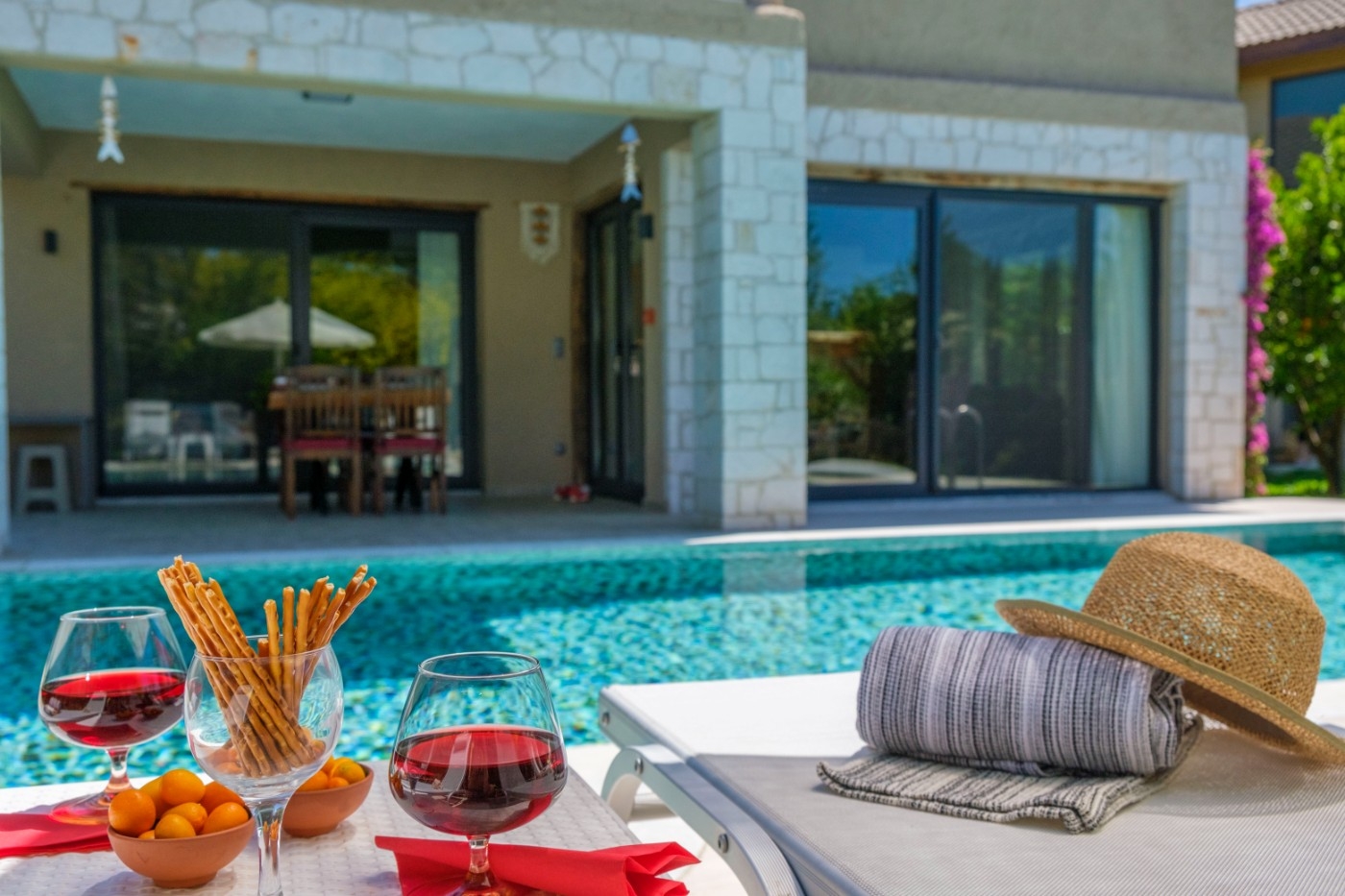 Fethiye Yanıklar'da Yemyeşil Bahçeli, Özel Havuzlu, Jakuzili Villa