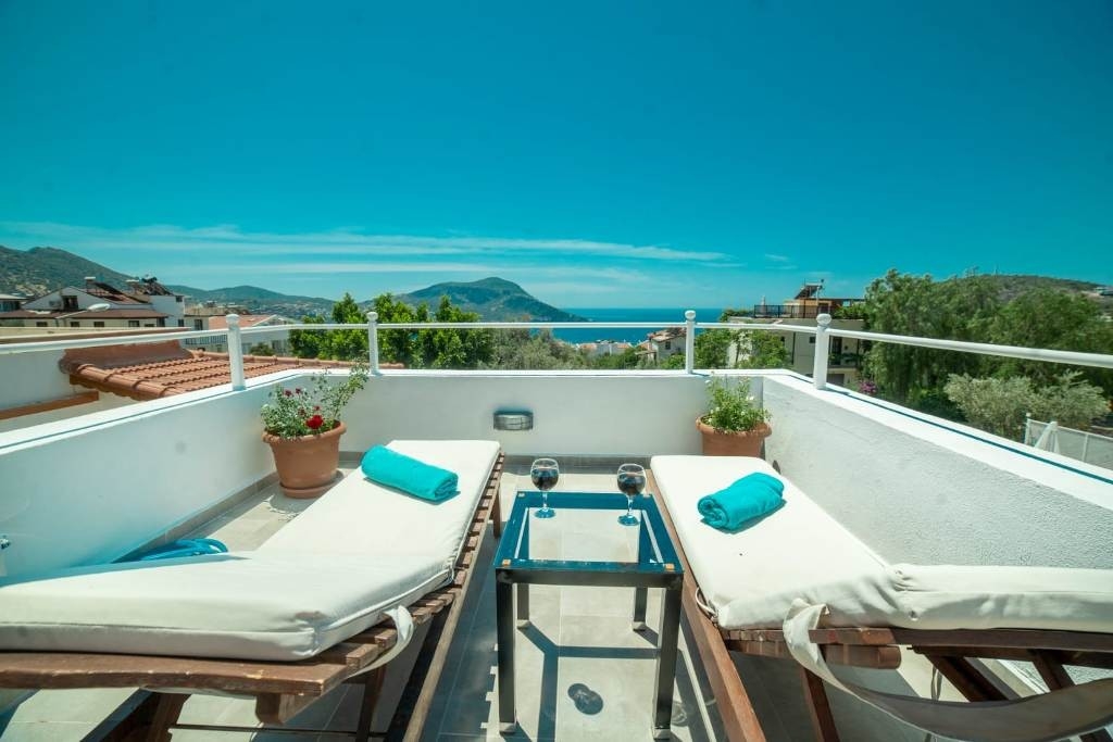 Kaş Kalkan'da Merkeze ve Denize Yakın, Jakuzili, 2 Kişilik Suit