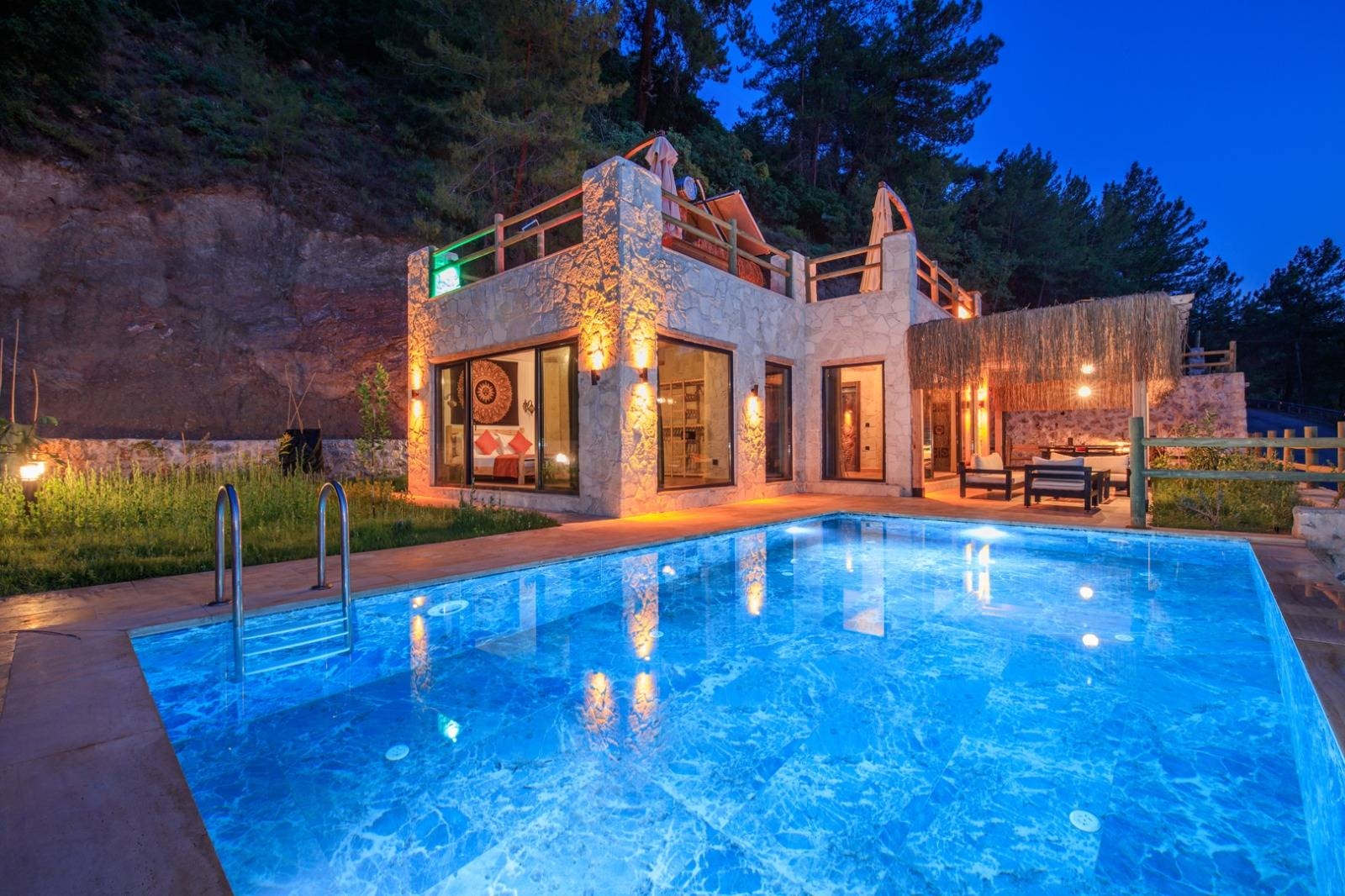 Fethiye Faralya'da Panaromik Deniz Manzaralı, Nezih Konumda, Şık Villa