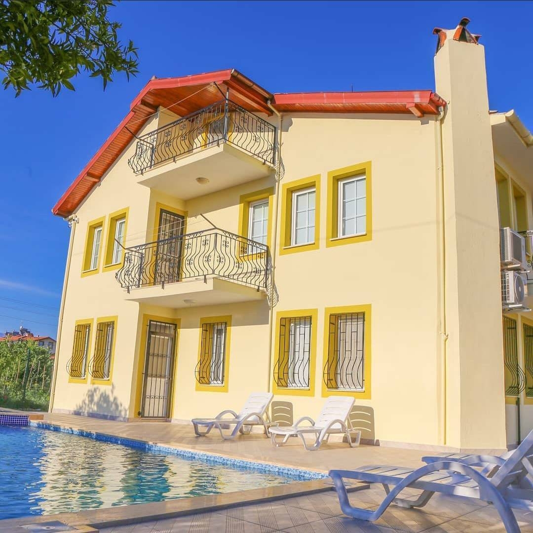 Muğla Ortaca'da Dağ Manzaralı, Ortak Havuzlu, 12 Kişilik Villa