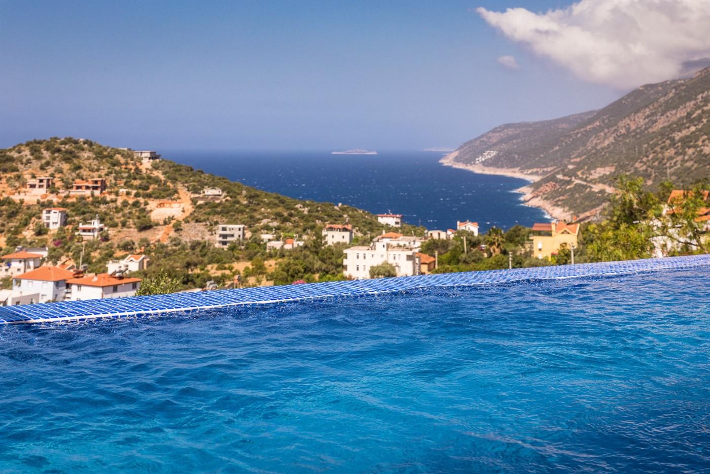 Kaş Gökçeören'de Harika Deniz Manzaralı, Sonsuzluk Havuzlu, Şık Villa-19528