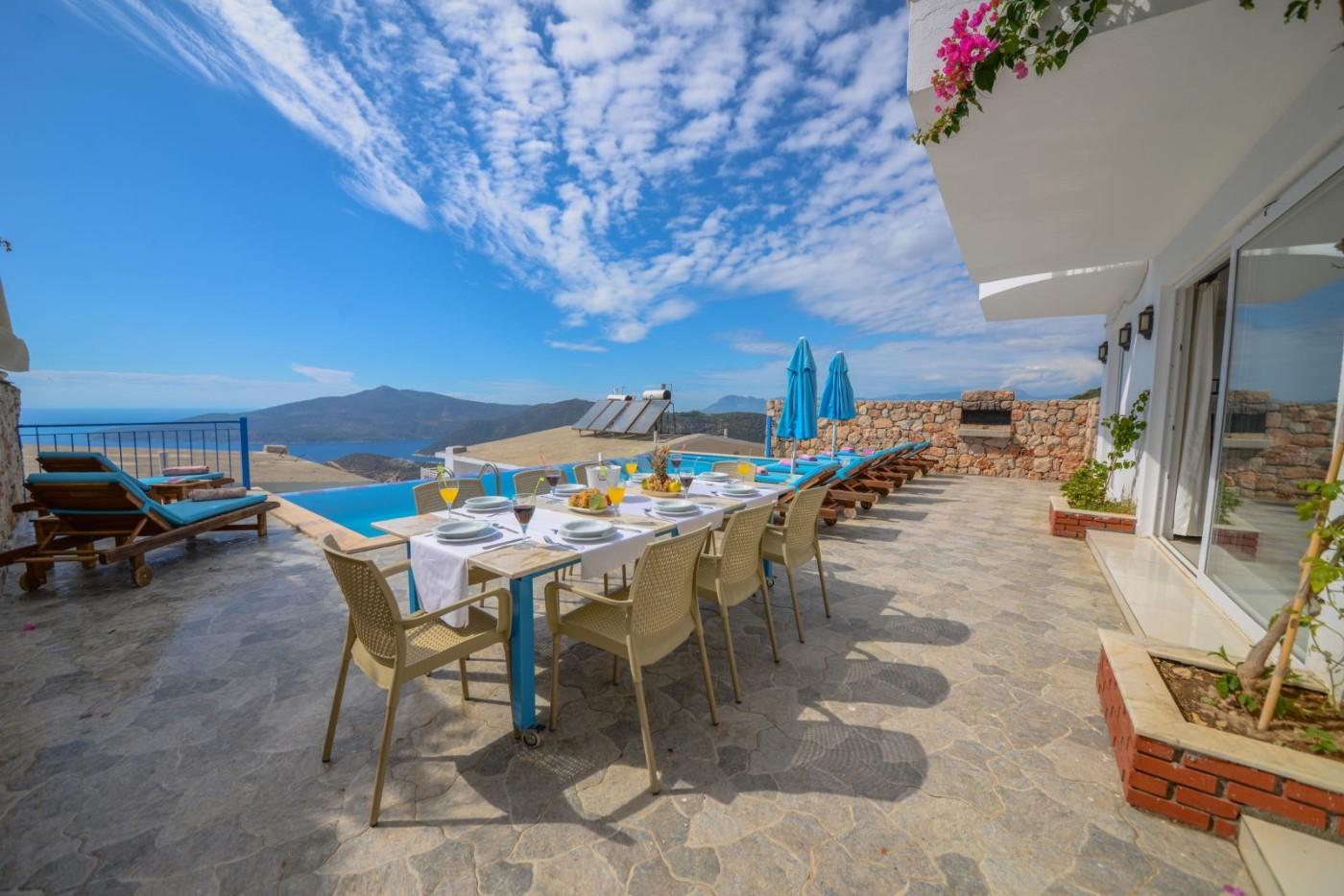 Kaş Bezirgan'da Enfes Deniz Manzaralı, Özel Havuzlu, Konforlu Villa-16370