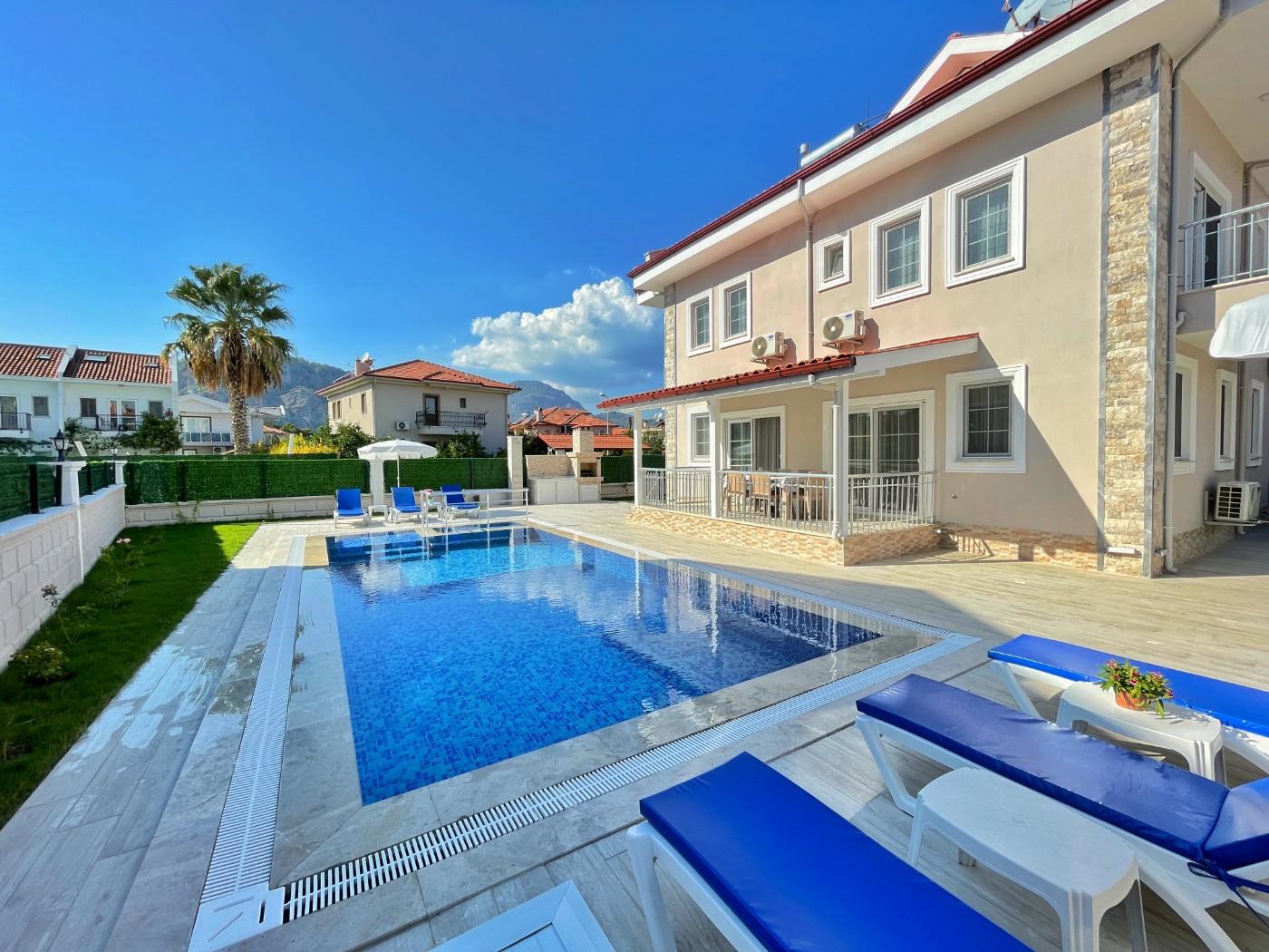 Dalyan'da Elverişli Konumda, Yetişkin ve Çocuk Havuzlu, Kiralık Villa-23646